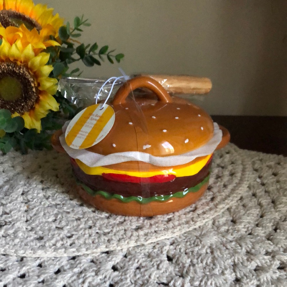 Burger-Shaped Ceramic Serving Dish with Lid